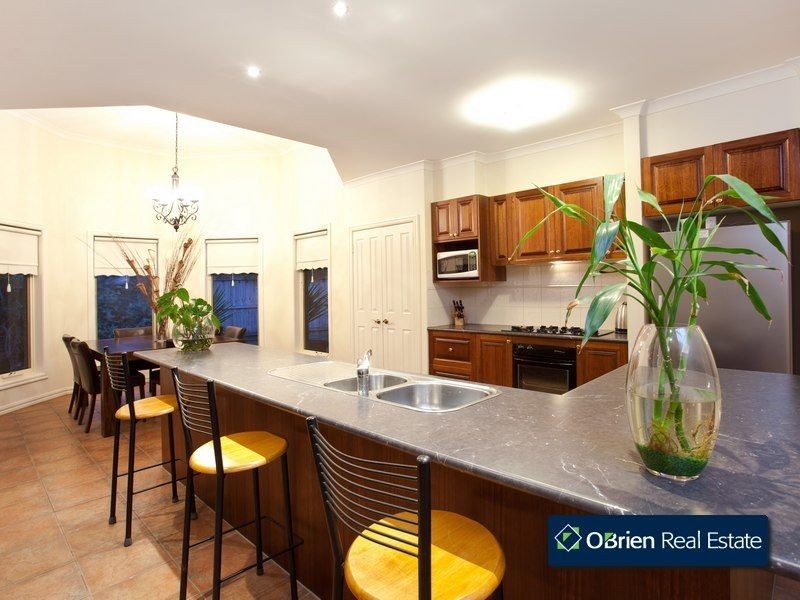 8 Spoonbill Street, Berwick VIC 3806