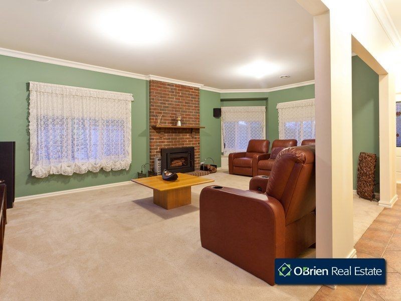 8 Spoonbill Street, Berwick VIC 3806