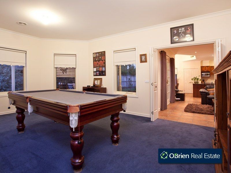 8 Spoonbill Street, Berwick VIC 3806