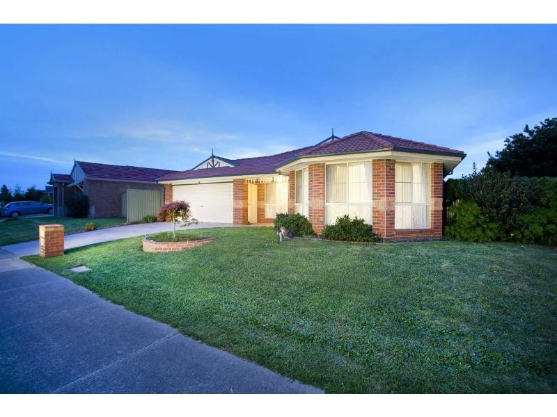 17 Scotsdale Drive, Cranbourne East VIC 3977