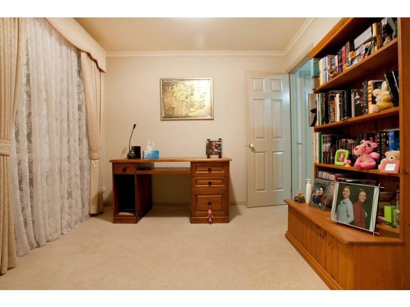 17 Scotsdale Drive, Cranbourne East VIC 3977