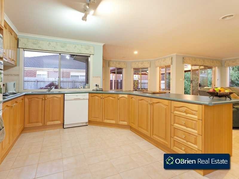 17 Castleridge Court, Narre Warren South VIC 3805