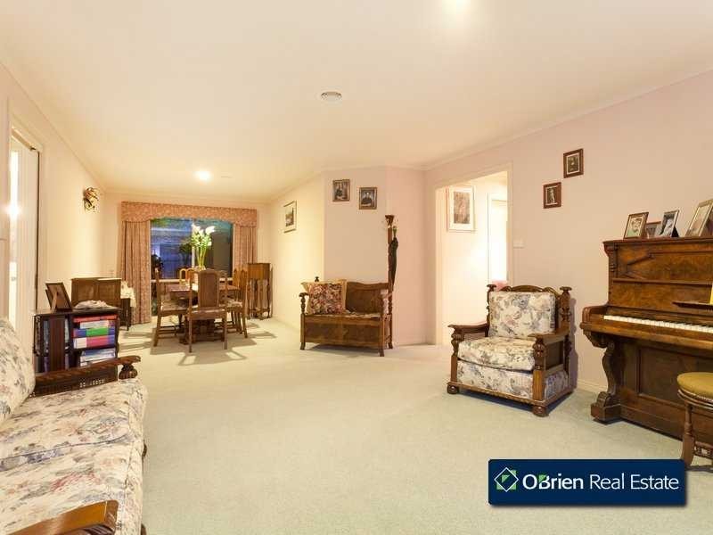 17 Castleridge Court, Narre Warren South VIC 3805