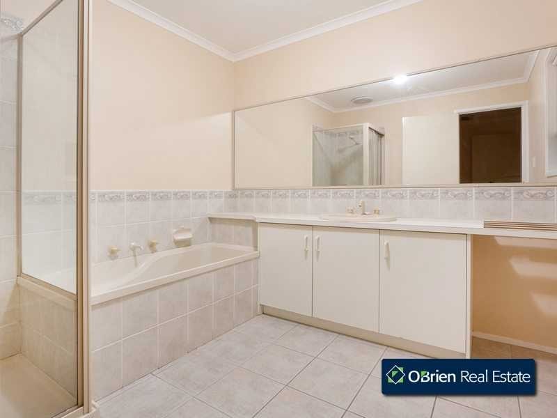 5 Highland Crescent, Narre Warren South VIC 3805