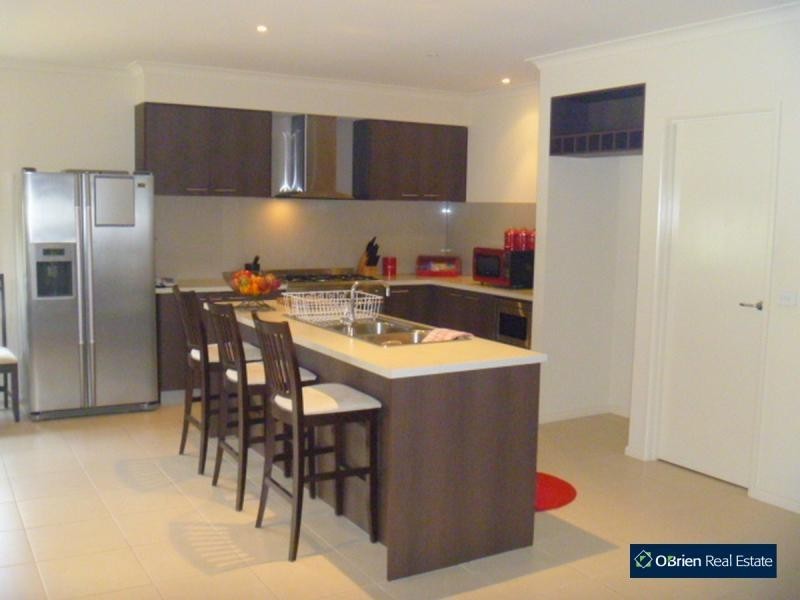 17 Waldo Avenue, Cranbourne North VIC 3977