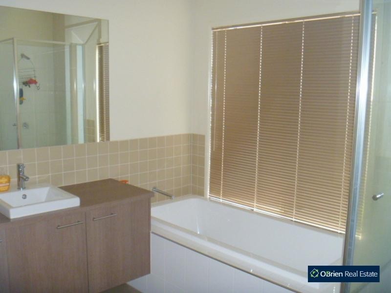 17 Waldo Avenue, Cranbourne North VIC 3977