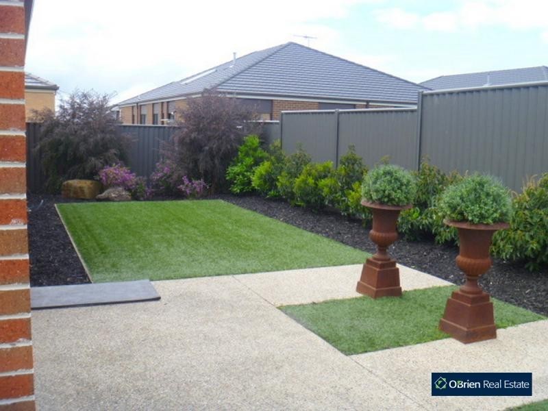 17 Waldo Avenue, Cranbourne North VIC 3977