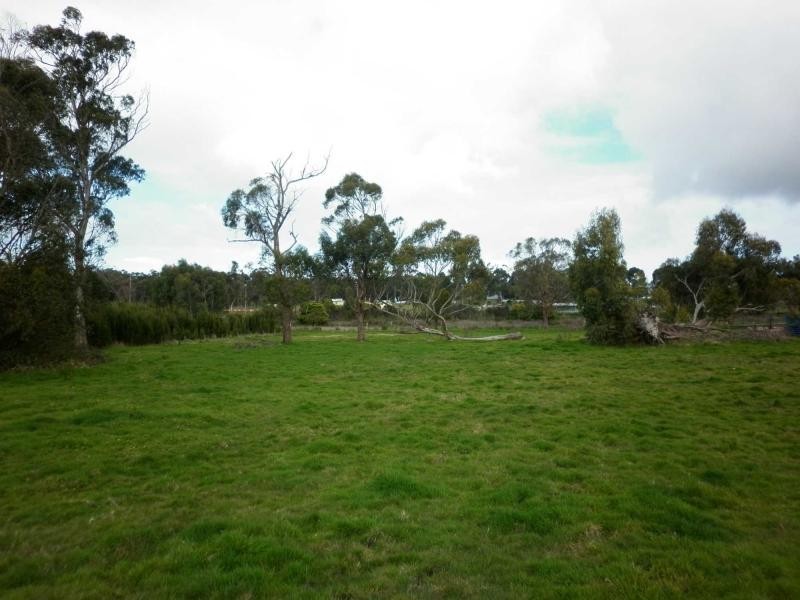 24 Follett Drive, Nyora VIC 3987