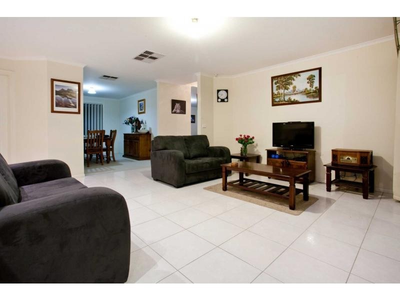 28 Bella Crescent, Hallam VIC 3803