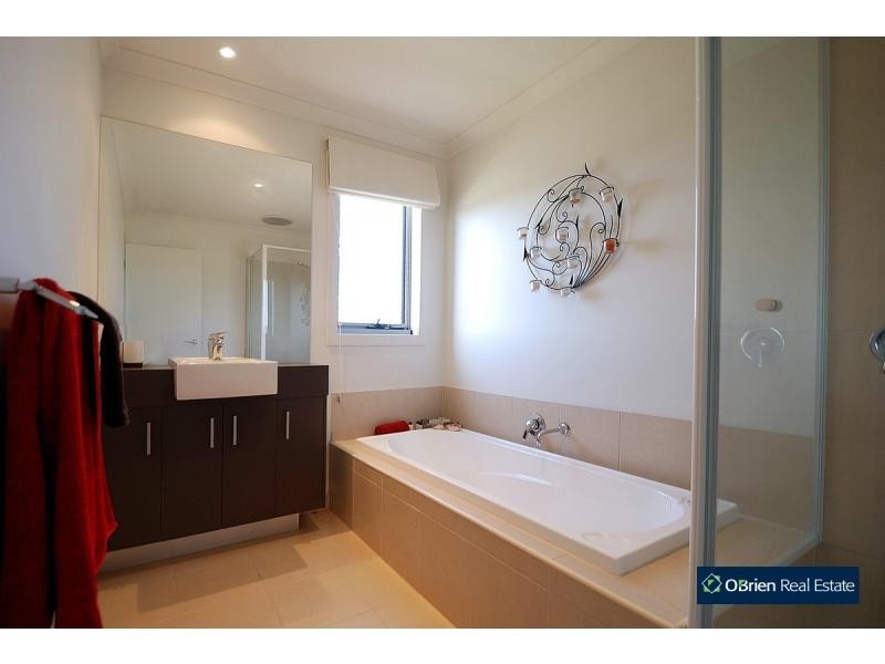 28 Manna Row, Officer VIC 3809