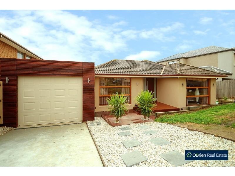 73 Sheldon Drive, Berwick VIC 3806