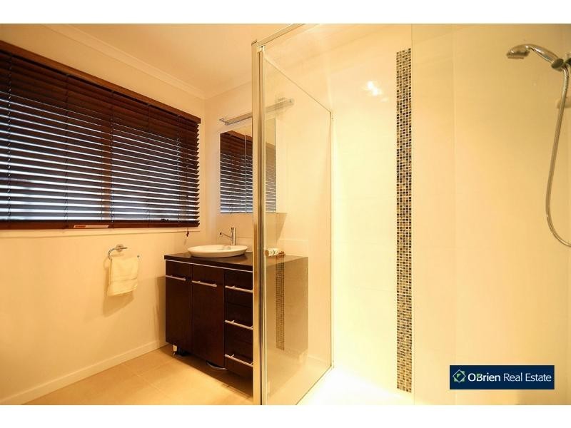 73 Sheldon Drive, Berwick VIC 3806