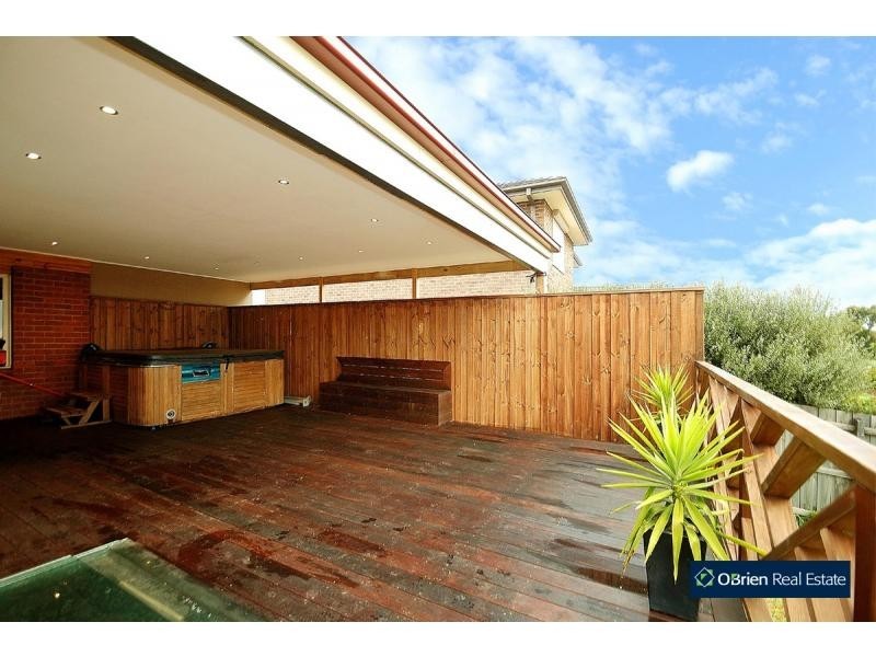 73 Sheldon Drive, Berwick VIC 3806