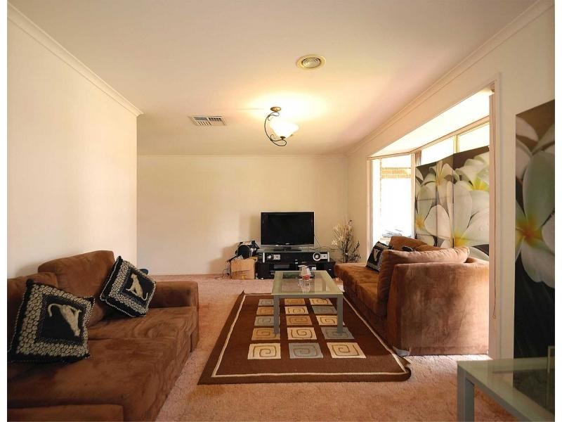 15 Armadale Drive, Narre Warren VIC 3805