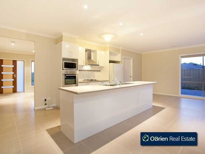 54 Mountainview Boulevard, Cranbourne North VIC 3977