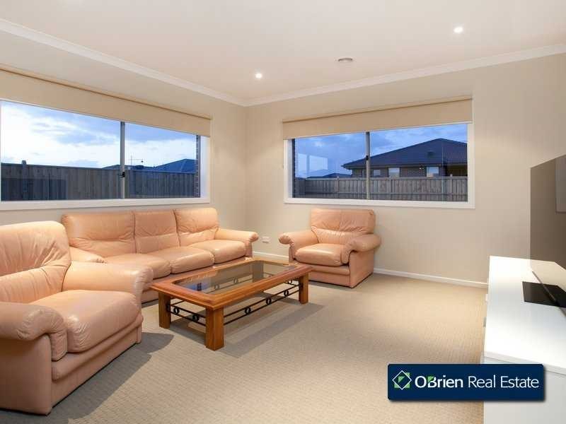 54 Mountainview Boulevard, Cranbourne North VIC 3977