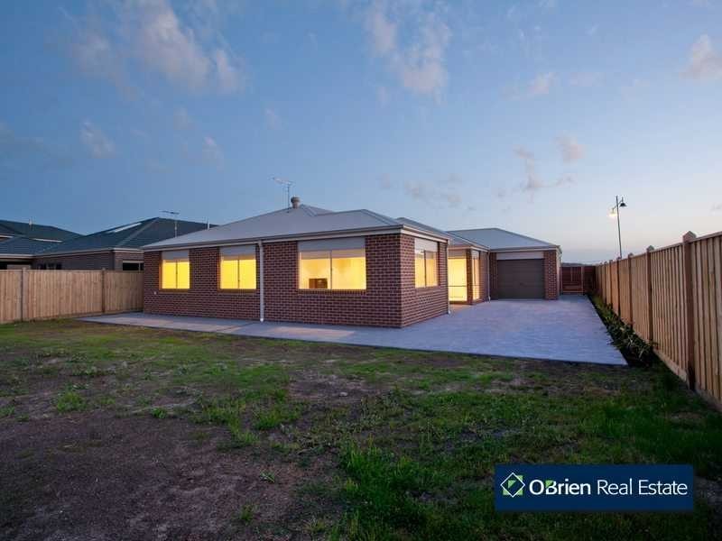 54 Mountainview Boulevard, Cranbourne North VIC 3977