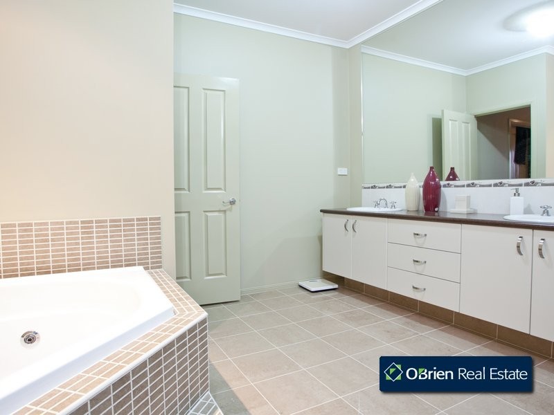 11 Marisa Crescent, Berwick VIC 3806