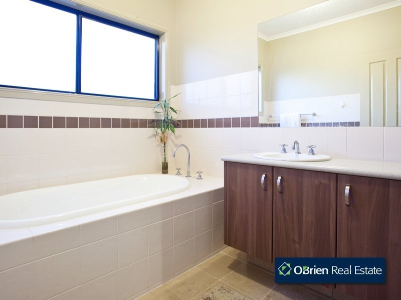 11 Marisa Crescent, Berwick VIC 3806