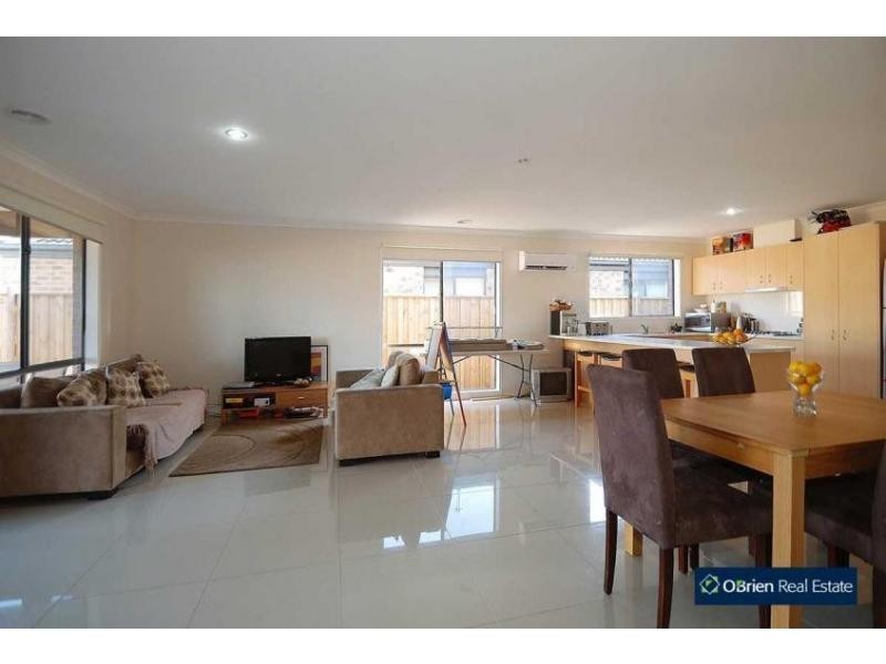 84 William Thwaites Boulevard, Cranbourne North VIC 3977