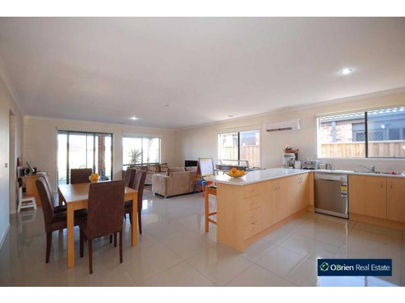 84 William Thwaites Boulevard, Cranbourne North VIC 3977