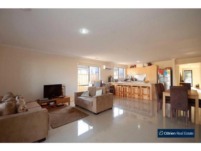 84 William Thwaites Boulevard, Cranbourne North VIC 3977
