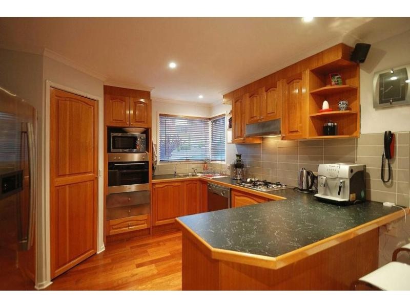 32 George Bass Avenue, Endeavour Hills VIC 3802