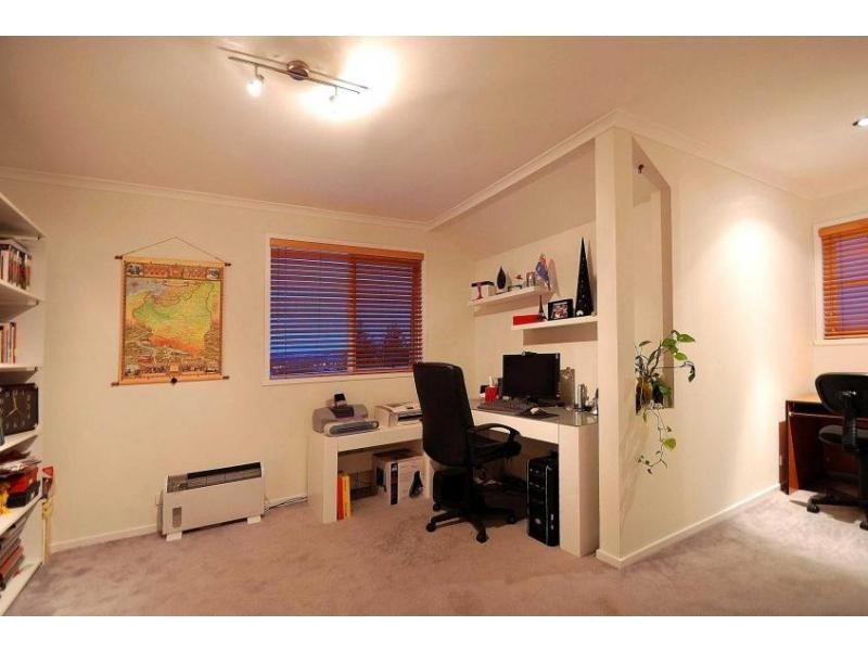 32 George Bass Avenue, Endeavour Hills VIC 3802