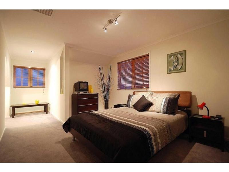 32 George Bass Avenue, Endeavour Hills VIC 3802