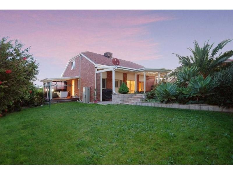 32 George Bass Avenue, Endeavour Hills VIC 3802