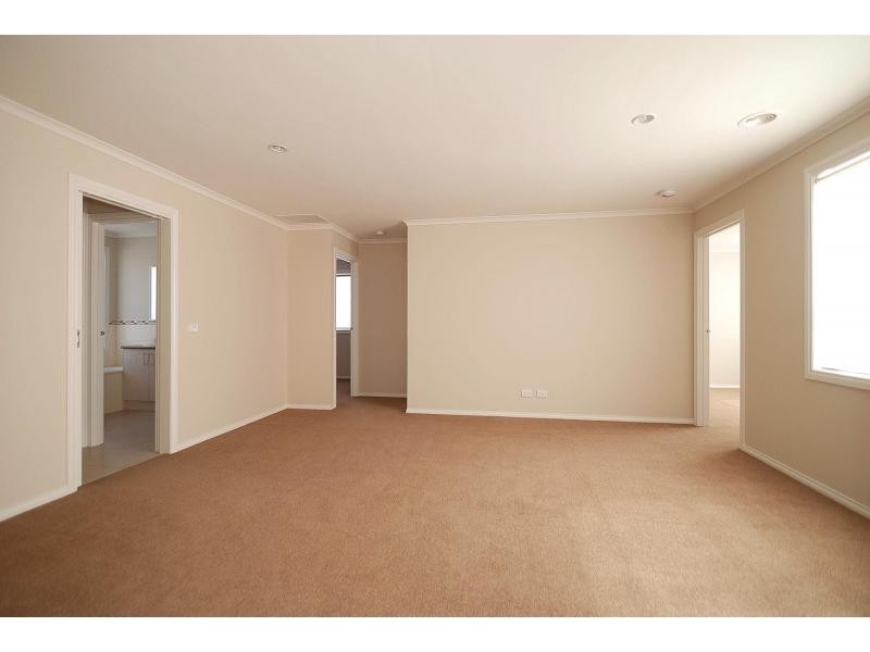 7 Black Caesar Drive, Cranbourne East VIC 3977