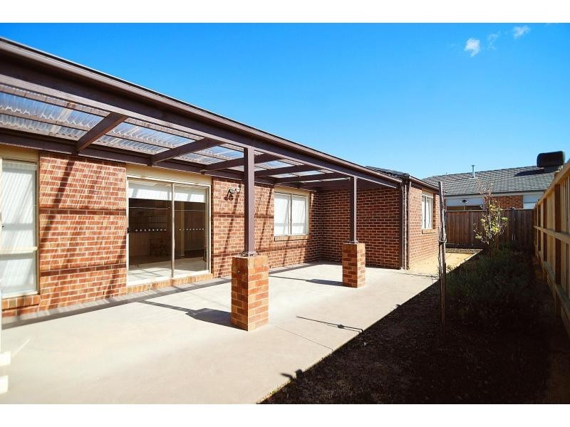 7 Black Caesar Drive, Cranbourne East VIC 3977