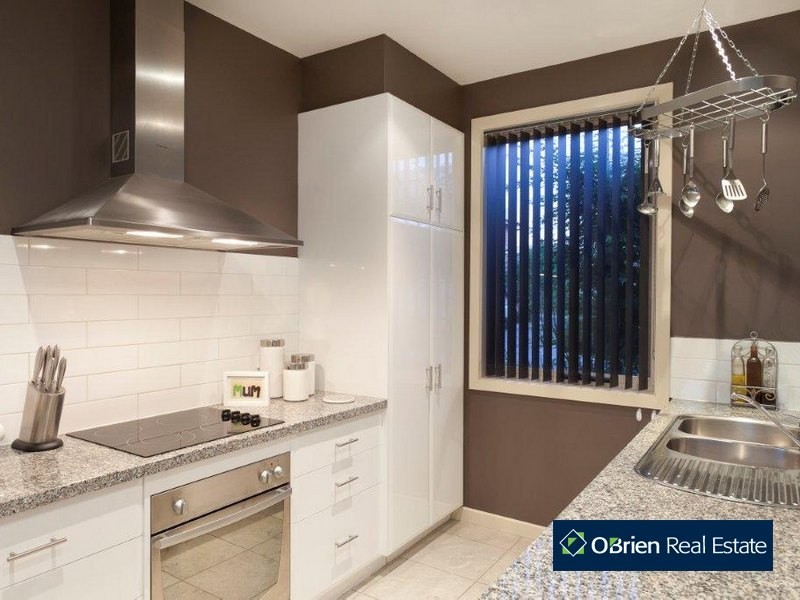 21 Flinders Chase, Pakenham VIC 3810