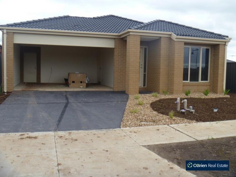Lot 1630 Mullein Bend, Cranbourne North VIC 3977