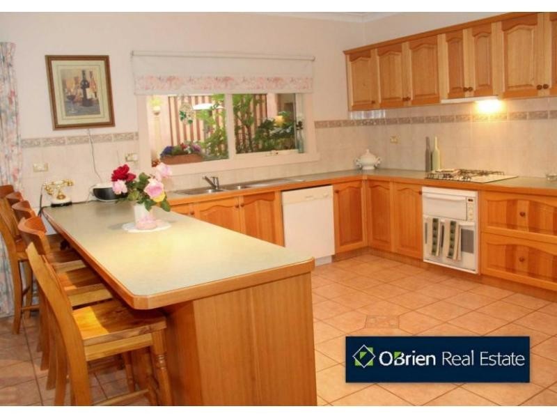 11 Wood Road, Narre Warren South VIC 3805