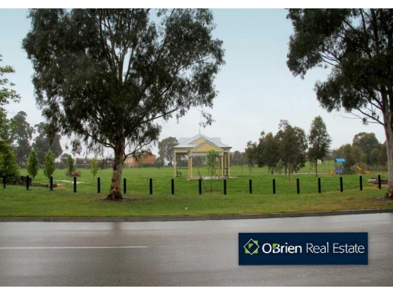 11 Wood Road, Narre Warren South VIC 3805