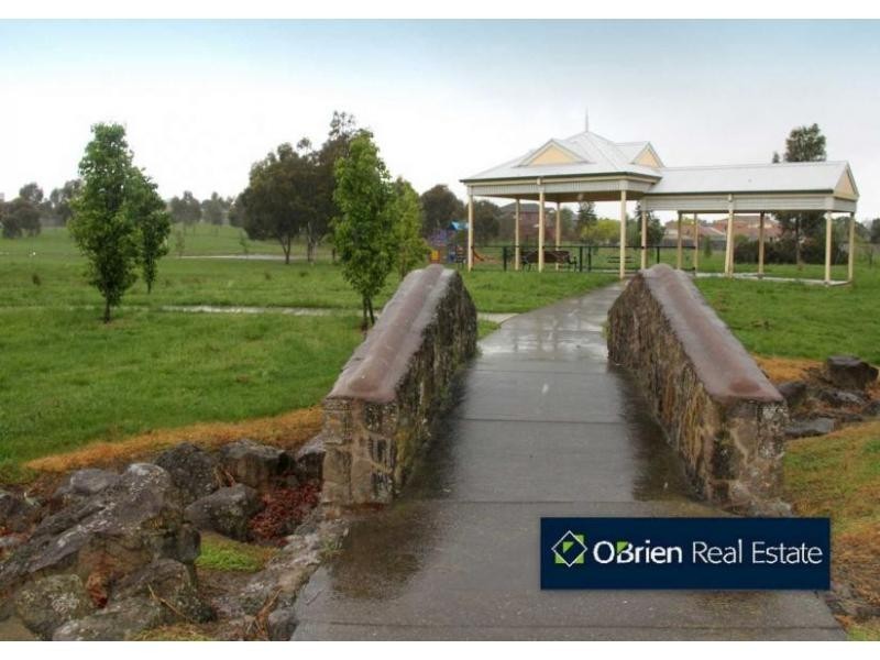 11 Wood Road, Narre Warren South VIC 3805