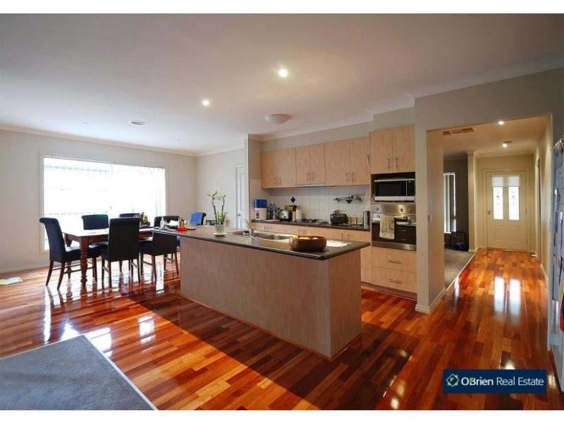 11 Laburnum Street, Berwick VIC 3806