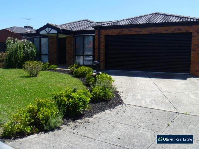 15 Lisburn Way, Berwick VIC 3806