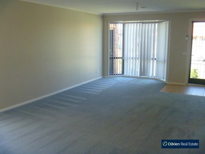 15 Lisburn Way, Berwick VIC 3806