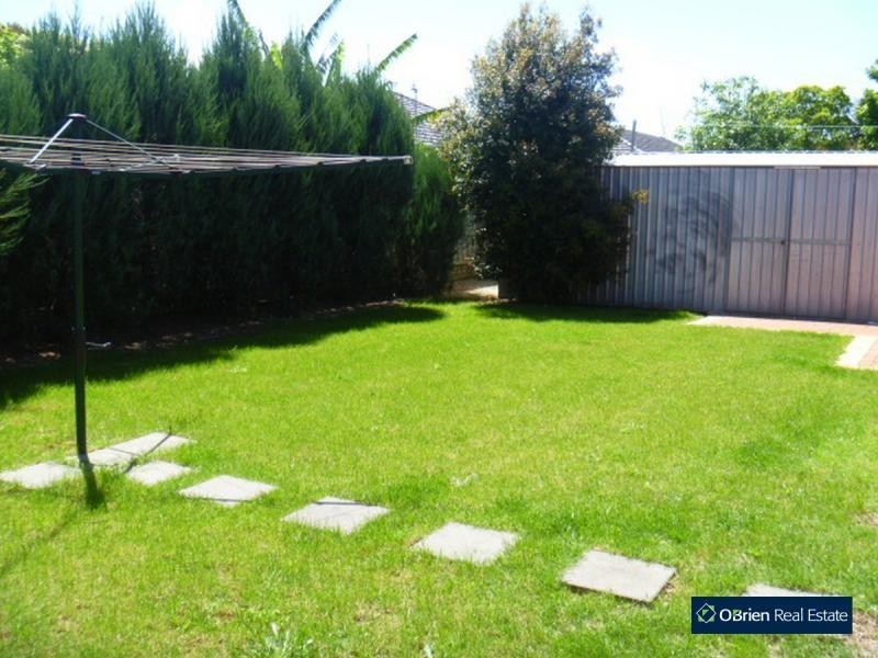 15 Lisburn Way, Berwick VIC 3806