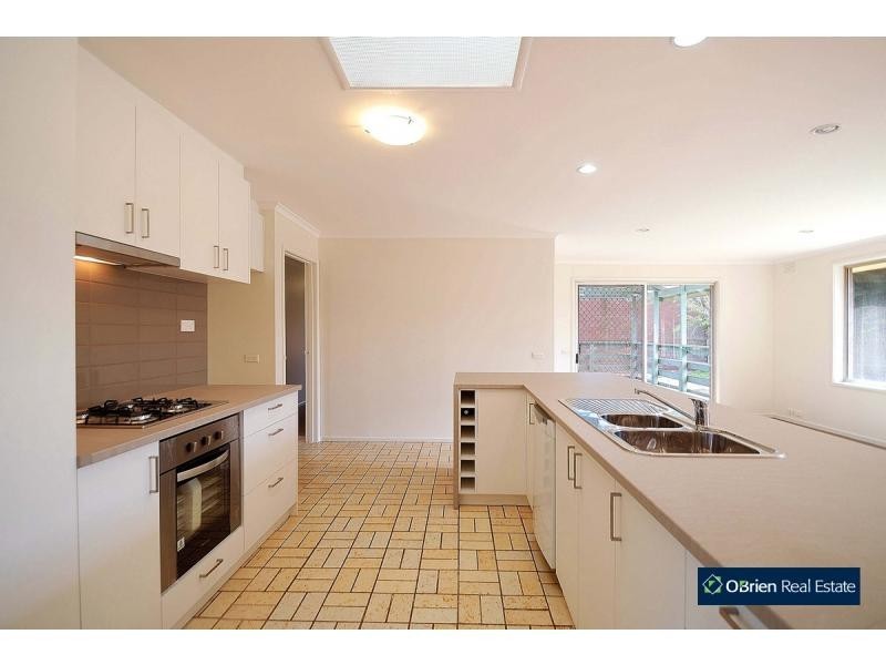 2 Windemere Street, Berwick VIC 3806