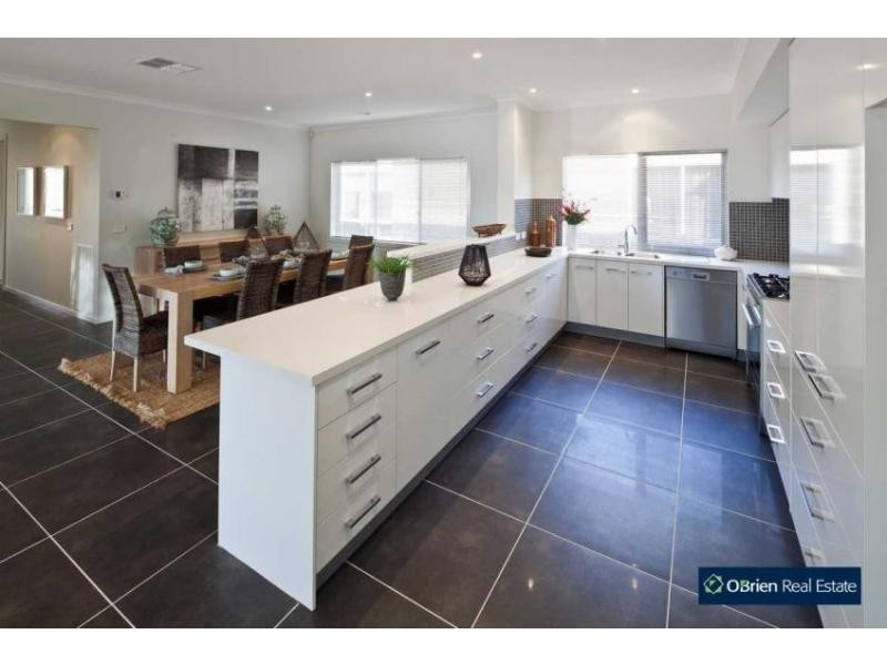 12 Ercildoune Court, Cranbourne VIC 3977