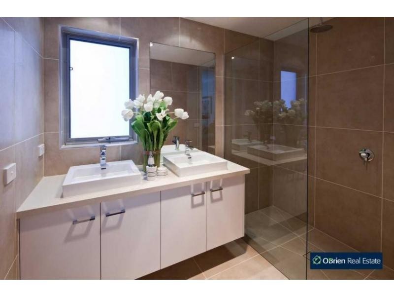 12 Ercildoune Court, Cranbourne VIC 3977