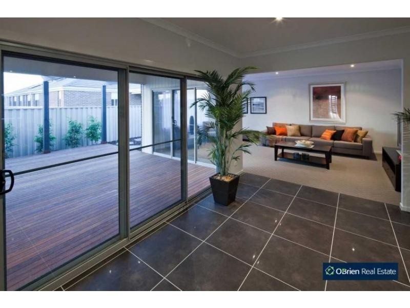 12 Ercildoune Court, Cranbourne VIC 3977