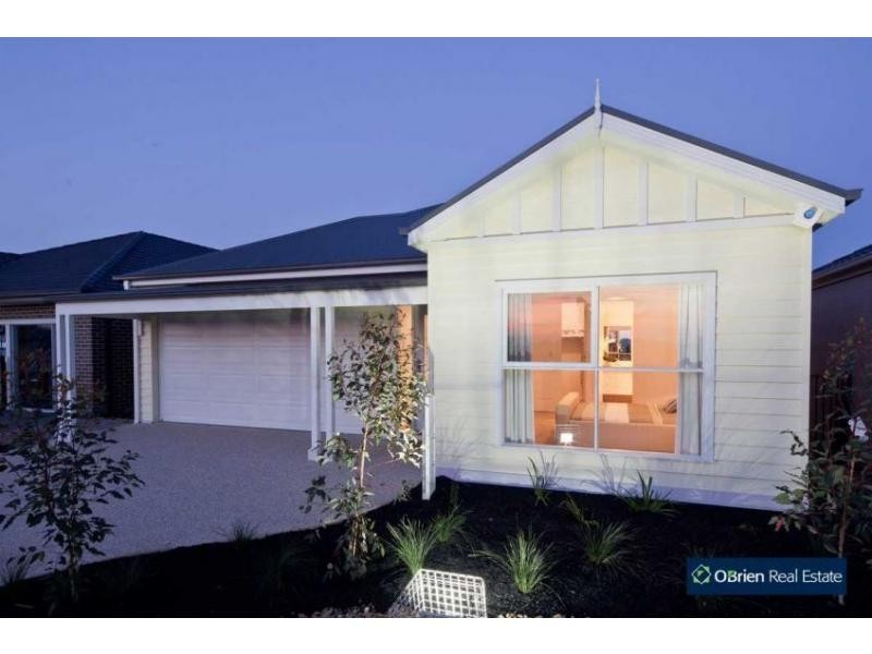 19 Loxton Way, Pakenham VIC 3810