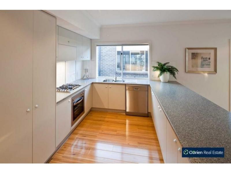 19 Loxton Way, Pakenham VIC 3810