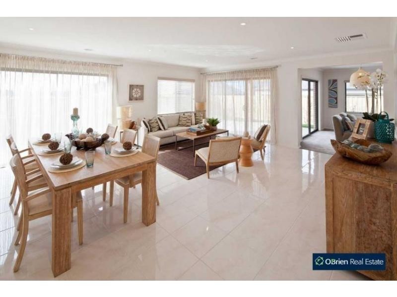 10 Ercildoune Court, Cranbourne VIC 3977