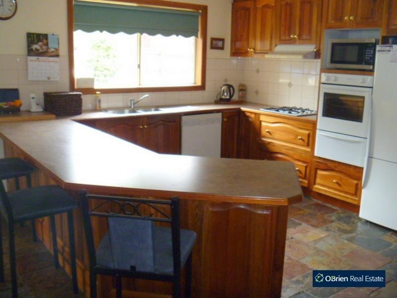 2 Redmore Court, Berwick VIC 3806