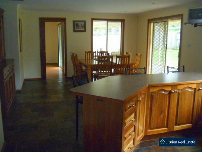 2 Redmore Court, Berwick VIC 3806